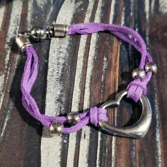 Handcrafted Antique Silver Purple Vegan Suede Open Heart Magnetic Clasp Bracelet - Picture 1 of 6